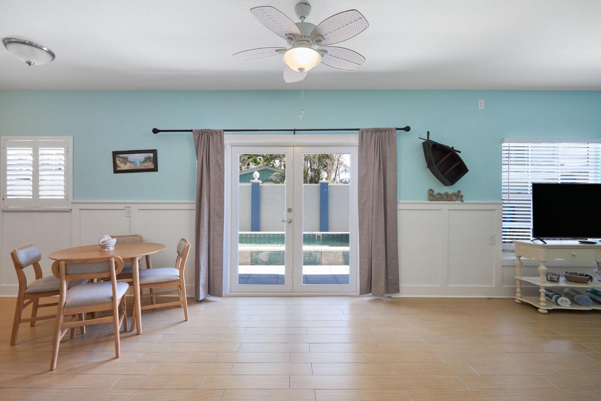 Gorgeous Apartment On Mango St Steps To Beach Форт-Маєрс-Біч Екстер'єр фото